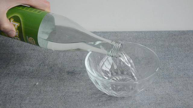 在衛生間多放一把食鹽，關鍵時刻用一點，解決很多清潔難題，一學就會！ 