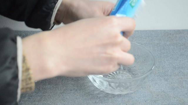 在衛生間多放一把食鹽，關鍵時刻用一點，解決很多清潔難題，一學就會！ 