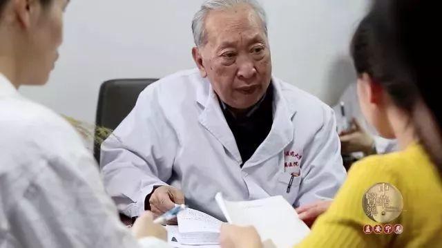 厲害了！梳頭竟然也能養生？國醫大師都在用！