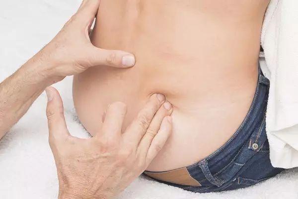 導致盆骨歪斜的7種不良生活習慣，你占了幾個？快來自測一下！