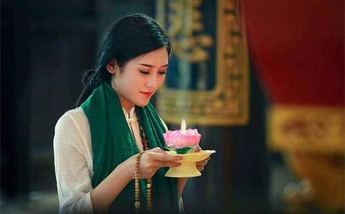 佛說「行善積德」，其實還有你不知道的下一句，跟家族興衰有關