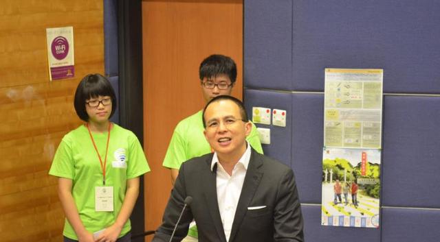 52歲李澤楷再曝新歡，一句話穩固26歲小女友地位，網友：有錢任性!
