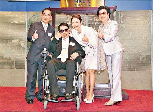 黎姿宣布弟弟癱瘓11年後終於站起來，當年她為籌醫藥費息影嫁人！