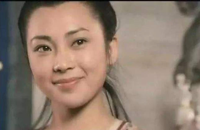 李連杰凈身出戶，她卻仍舊無法釋懷，27年再相見，全程無交流！