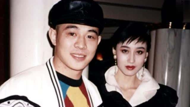 李連杰凈身出戶，她卻仍舊無法釋懷，27年再相見，全程無交流！