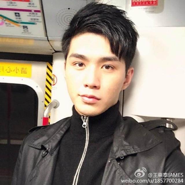 馬德鍾和兒子合影像兄弟，可惜苗僑偉兒子沒遺傳到他老爸的帥！