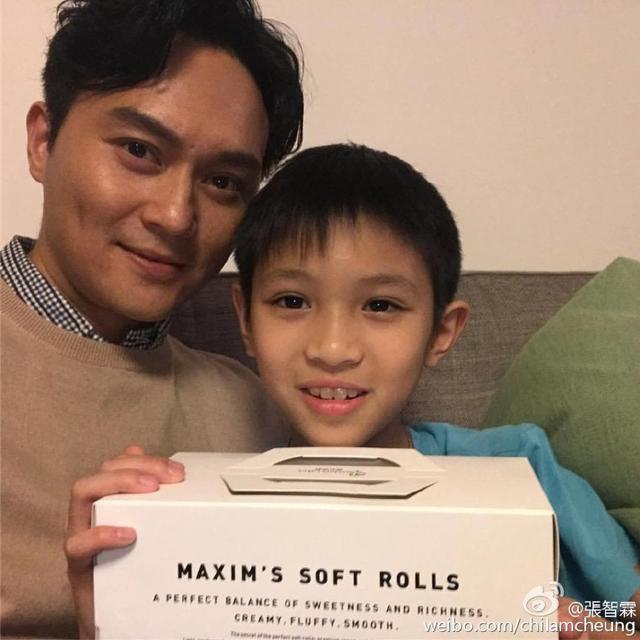 馬德鍾和兒子合影像兄弟，可惜苗僑偉兒子沒遺傳到他老爸的帥！