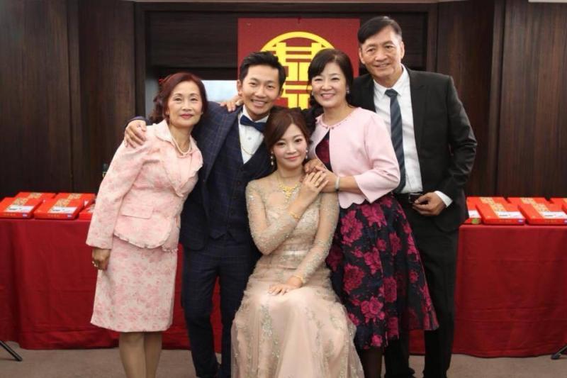蔡昌憲娶某「溫馨訂婚宴」曝光！3年前承諾「買到房子、存到婚禮金才提親」空姐老婆美翻！