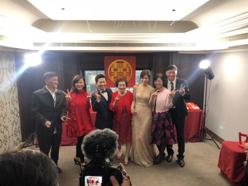 蔡昌憲娶某「溫馨訂婚宴」曝光！3年前承諾「買到房子、存到婚禮金才提親」空姐老婆美翻！