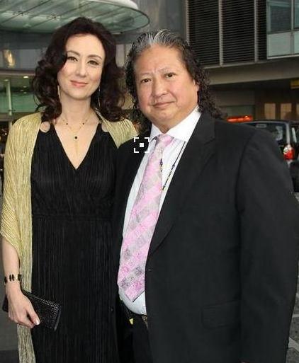與洪金寶離婚後韓國前妻至今為他守身如玉，3兒1女個個都爭氣！