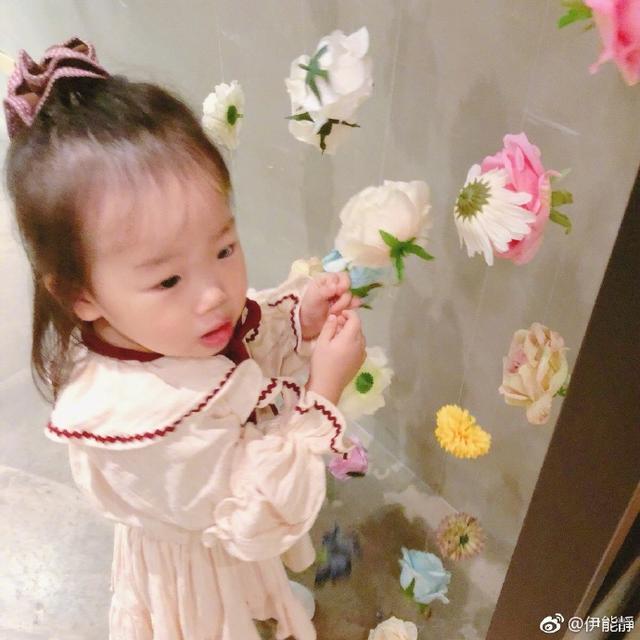 女兒因眼珠太大被罵成鬥雞眼，伊能靜回應：當不了藝人也不伺候你！