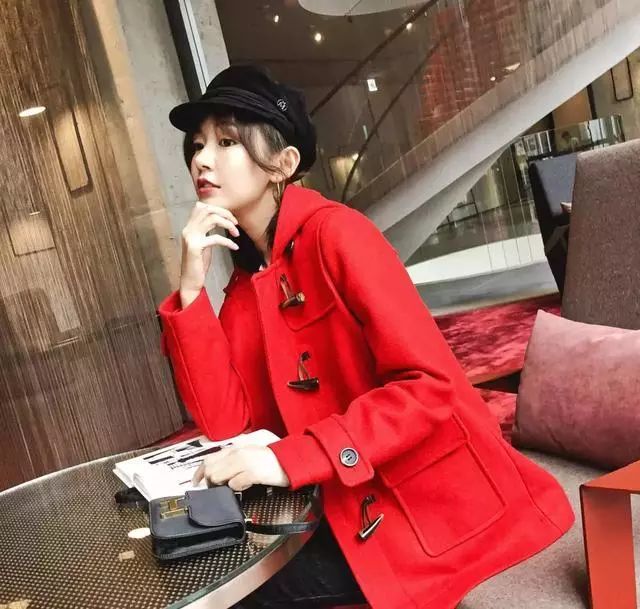 陳赫老婆曬游瑞士美照，長得像洋娃娃的張子萱真的已經34歲了？