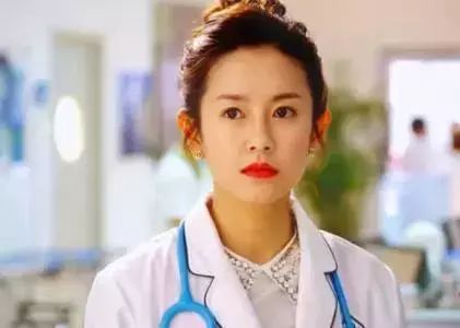 陳赫老婆曬游瑞士美照，長得像洋娃娃的張子萱真的已經34歲了？
