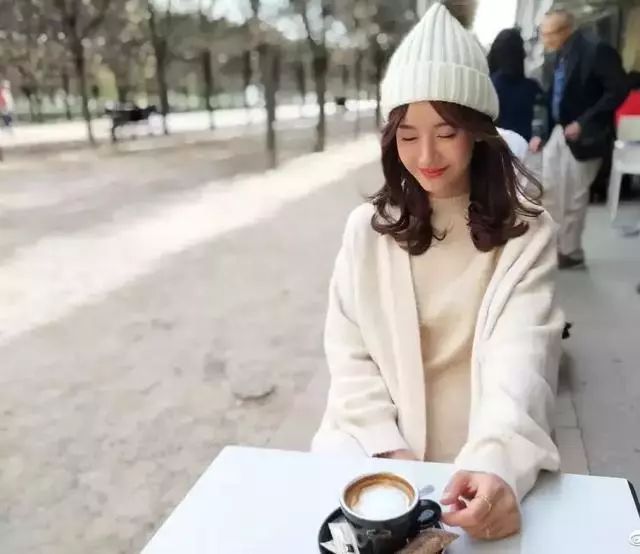 陳赫老婆曬游瑞士美照，長得像洋娃娃的張子萱真的已經34歲了？