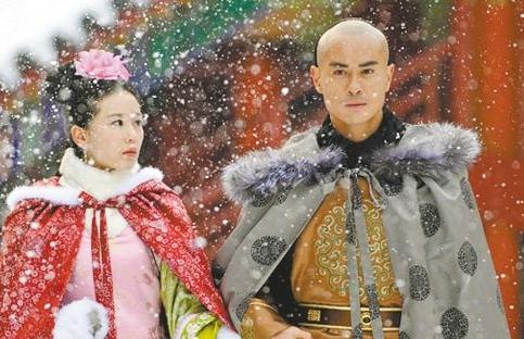 又一對相差22歲老少戀，婚紗也遮不住孕肚，網友奉子式結婚