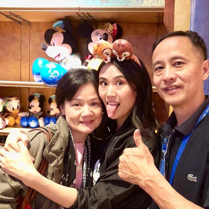 李安琪親吻兒子直夸Max長得帥，奧莉變媽媽的小攝影師聰明可愛