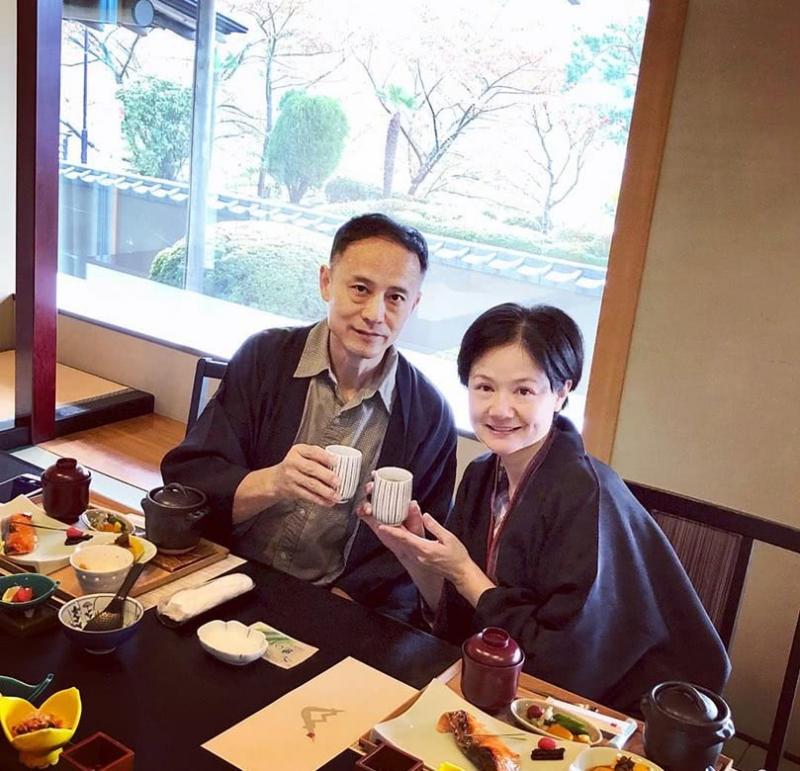 李安琪親吻兒子直夸Max長得帥，奧莉變媽媽的小攝影師聰明可愛
