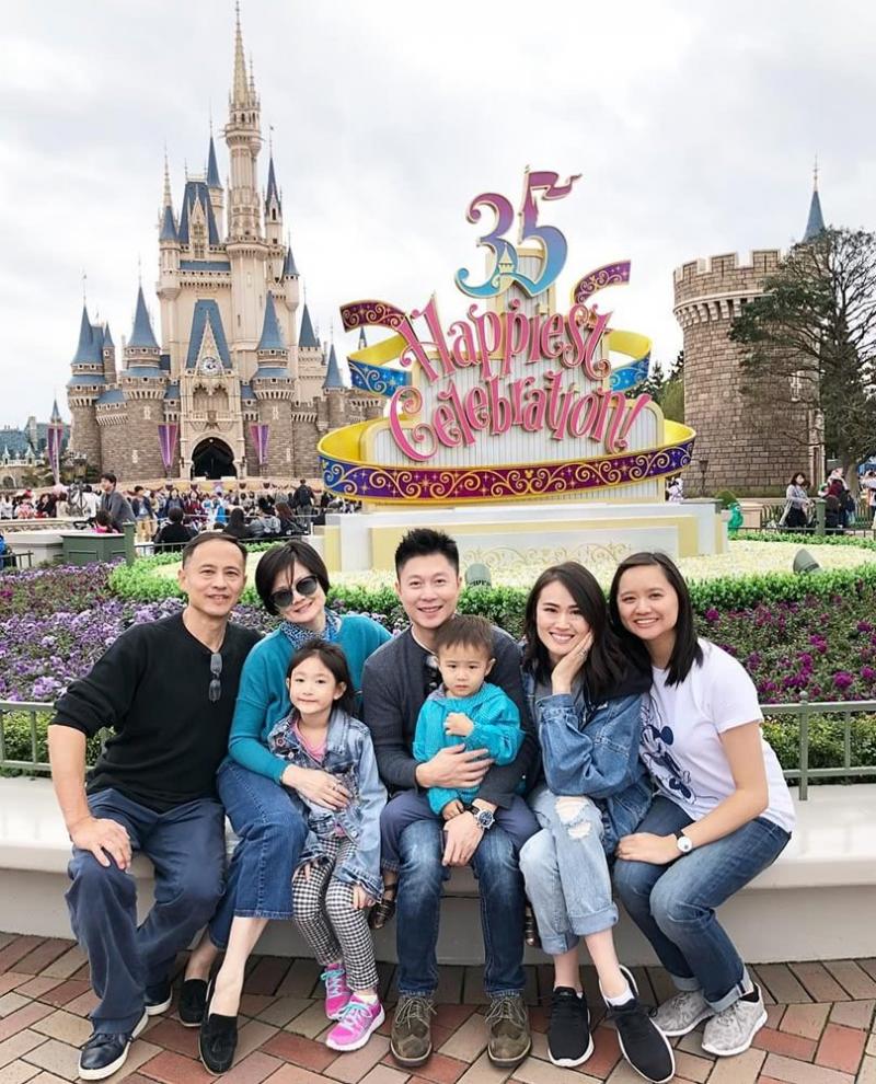 李安琪親吻兒子直夸Max長得帥，奧莉變媽媽的小攝影師聰明可愛