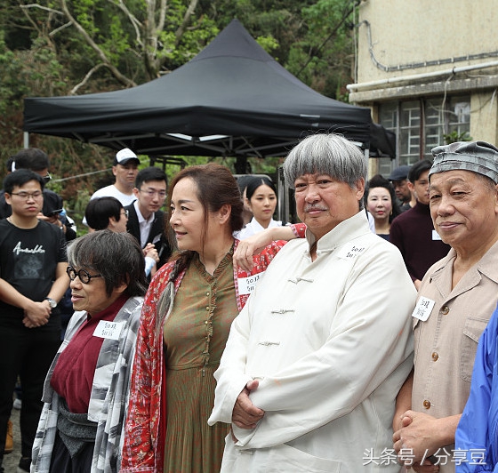 66歲洪金寶斷食瘦身復出拍戲，不坐輪椅的他表情痛苦引爭議！