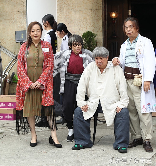 66歲洪金寶斷食瘦身復出拍戲，不坐輪椅的他表情痛苦引爭議！
