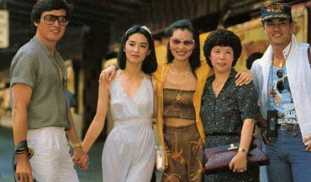 64歲林青霞近照，兩個女兒長得比她還美，網友：真是美了一輩子