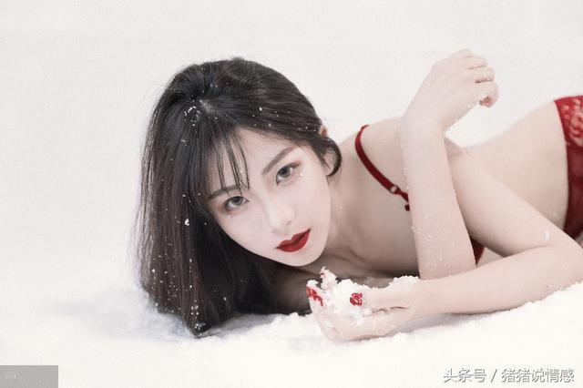 「阿姨，您的女兒太優秀了，我配不上她，就不影響您的錢途了」