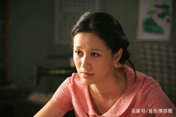 結婚一個月，小姑子搬來同住，妻子一句話，老公送妹妹回家