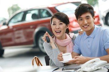結婚一個月，小姑子搬來同住，妻子一句話，老公送妹妹回家