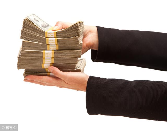 老婆：你爸借我25萬5年一分不還，我還不能問？我們離婚吧