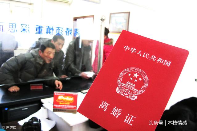 老婆：你爸借我25萬5年一分不還，我還不能問？我們離婚吧