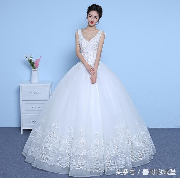 弟弟結婚錢不夠，哥哥給他轉五萬，多年後哥哥看到銀行卡哭出了聲