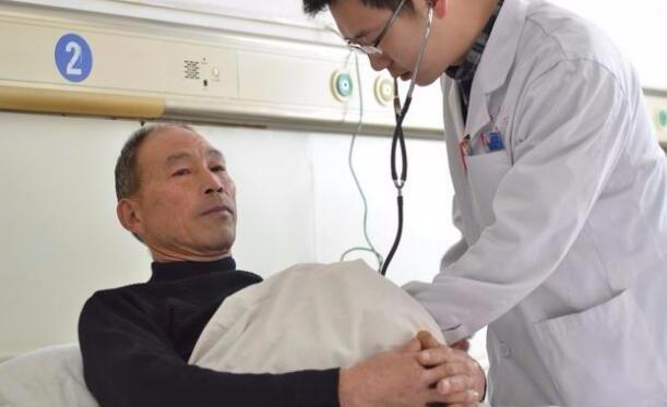 岳父病重，我轉賬三萬塊錢，隔天看到老婆手機，我決定離婚