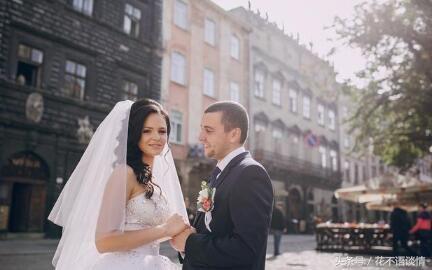 離婚時，我分了4萬塊，帶兒子回娘家，廚房聽到對話，我紅了眼眶