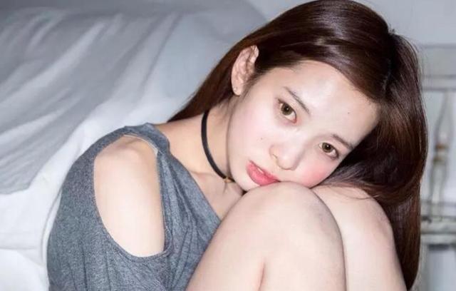 老婆在醫院照顧母親，我帶情人去唱歌，收到老婆視頻，如遭電擊！