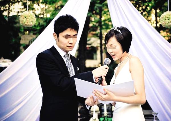 婚禮現場給長輩敬茶，婆婆說了八個字，我摘下頭紗轉身離開