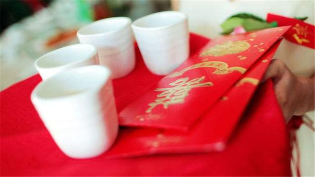 結婚第二天，我背上了巨額欠款，婆婆說的話讓我決定和老公離婚