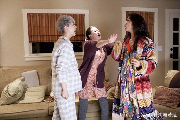 結婚一年後，和丈夫生氣我回娘家，剛下車見到一人，我哭了 