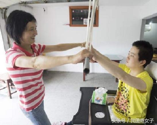 準兒媳不幸成了植物人，親生父母決定放棄，婆婆辭工親自照料她