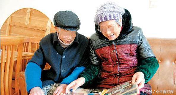 女子懷孕時出差，提前回家丈夫不開門，用鑰匙打開門後她傻住了！