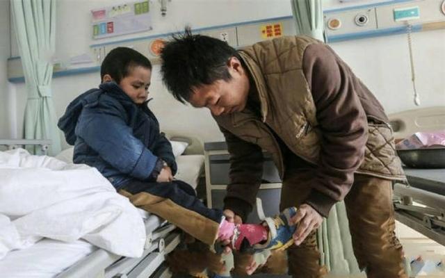 妻子生兩女兒，老公一家不抱孩子，妻子：不是你們家生孩子的機器