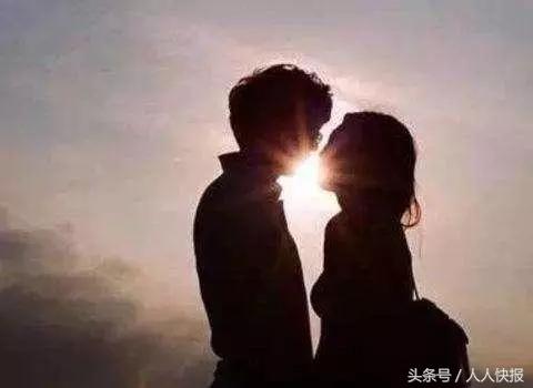 我生孩子繼母送來四百元，遭到婆婆嫌棄，聽到繼母的話我淚流滿面