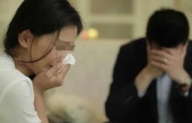 新婚夜妻子早早入睡，半夜被單全濕，老公被冷醒，第二天提出離婚
