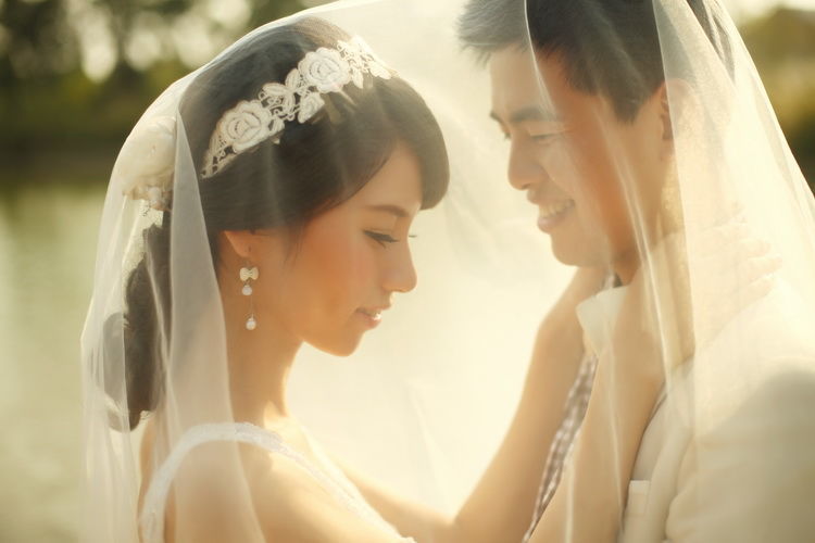 我53歲娶21歲老婆，下班回家看到她正在......我拍照起訴離婚,更沒想到的她居然是.....