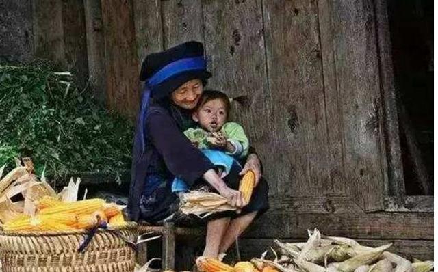 奶奶獨自把我養大，結婚當天她在典禮上說的話，我笑著取消了婚禮