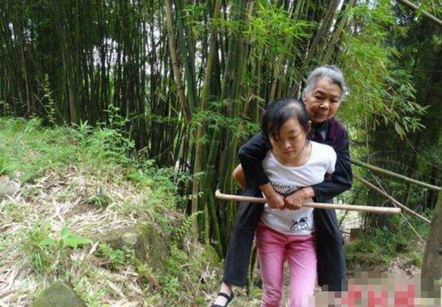 奶奶獨自把我養大，結婚當天她在典禮上說的話，我笑著取消了婚禮
