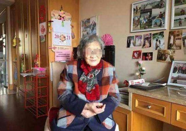 奶奶獨自把我養大，結婚當天她在典禮上說的話，我笑著取消了婚禮