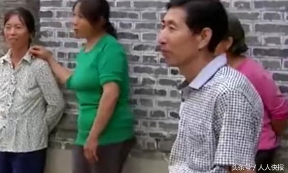 出差五個月，剛到家媽就讓我跟老婆離婚，得知原因我給老婆二十萬