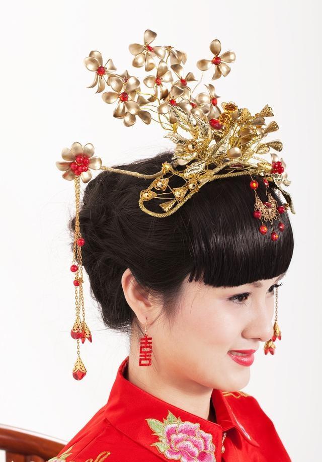 前妻去世第四年 我再婚時 前丈母娘送來的禮物 全場一片倒吸氣聲