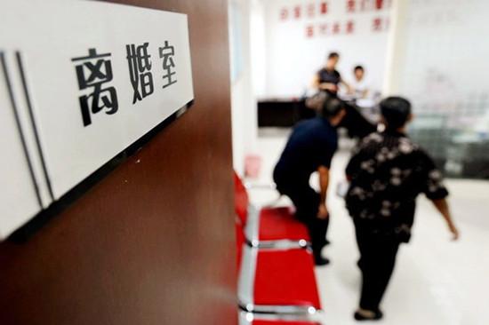 結婚婆婆給一萬，小叔結婚婆婆給他買房，老公怒提離婚趕我出門