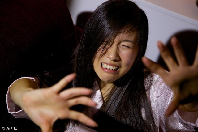 被逼成精神病的女人：連生幾個女兒，她成了兩兄弟眼裡的生娃機器